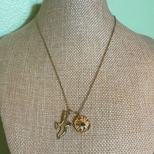 Gold and green stone bird and flower pendants necklace